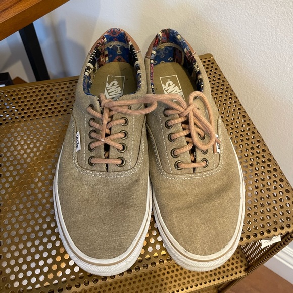 Vans - Picture 2 of 2